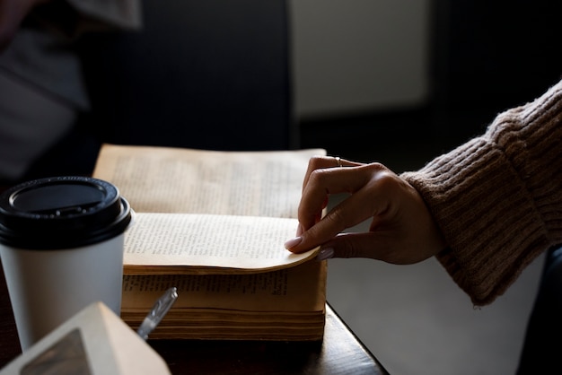 有没专门帮人贷款的人